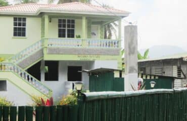 the-nixons-bay-side-mangrove-inn