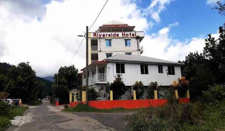 riversiderestaurant-outside-720×420